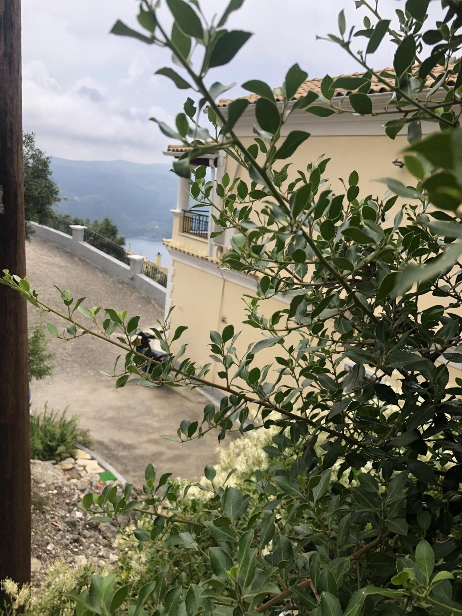 Mariza'S View House Apartment Lakones Luaran gambar